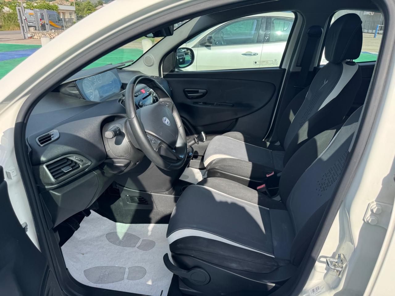 Lancia Ypsilon 0.9 TwinAir 85 CV 5 porte Metano Ecochic Gold