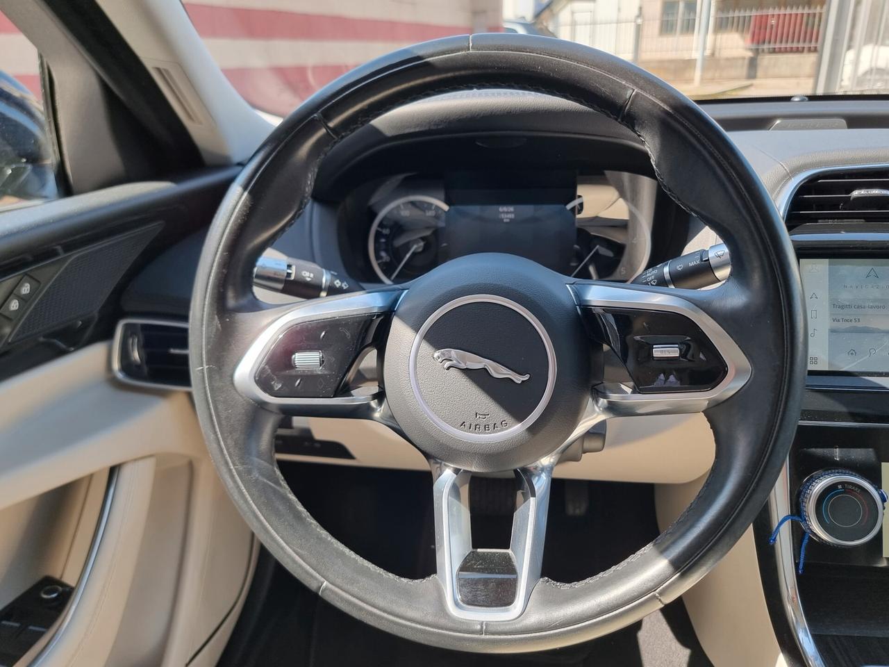 Jaguar XE 2.0 D 204 CV aut. SE