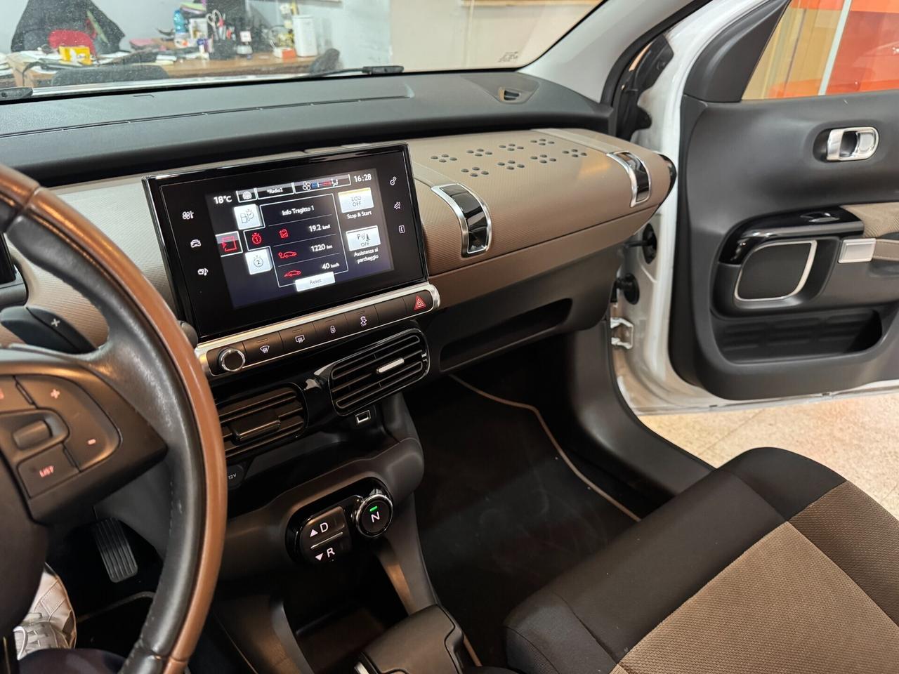 Citroen C4 Cactus BlueHDi 100 cv. Autom. Shine OK