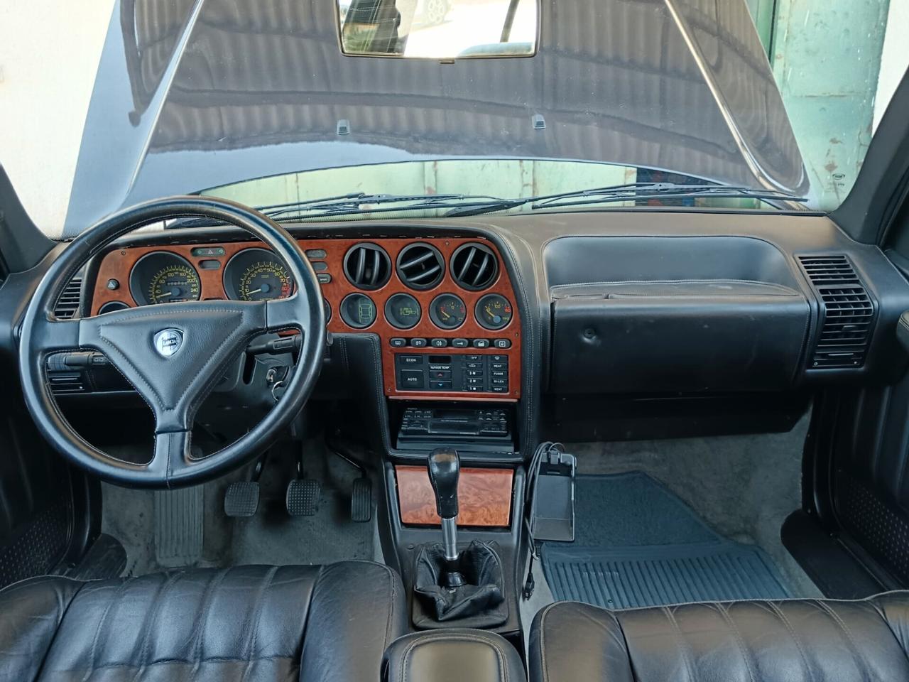 Lancia Thema 8.32 cat