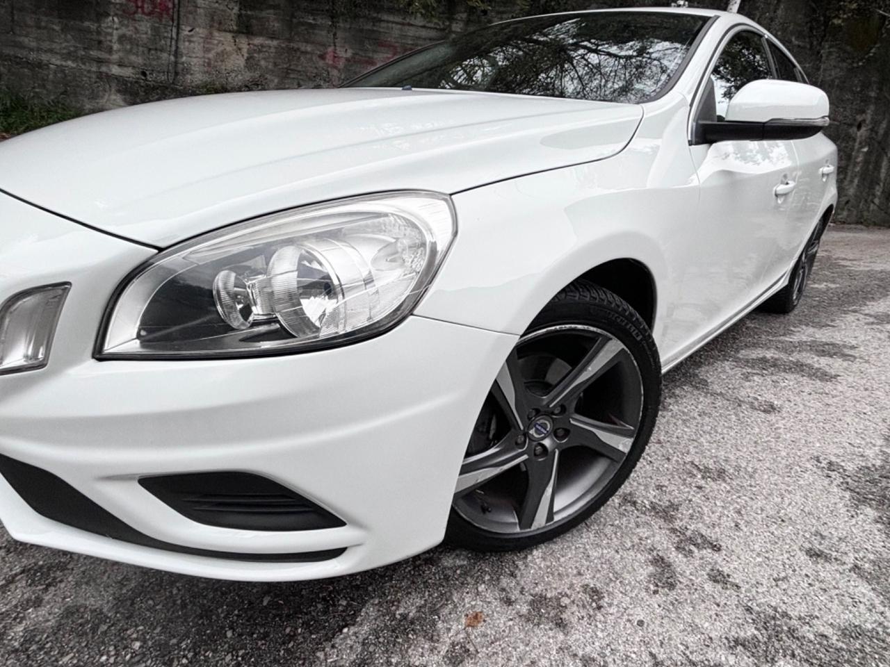 Volvo V60 D3 R-design Kinetic