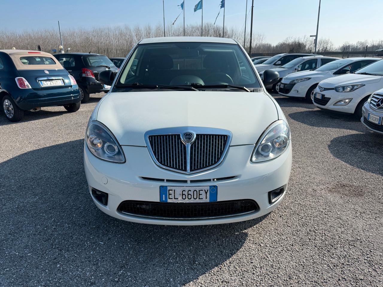 Lancia Ypsilon 1.2 69 CV Unyca