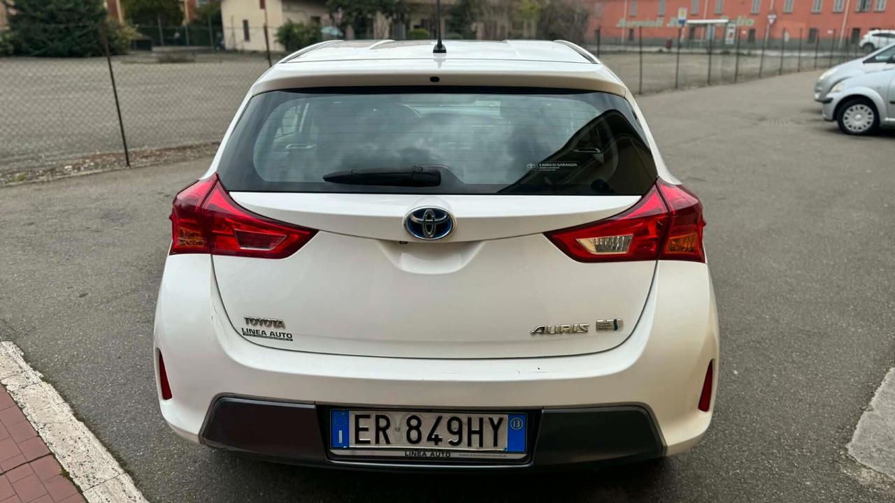 Toyota Auris Anno 2013 1.8 Hybrid Lounge