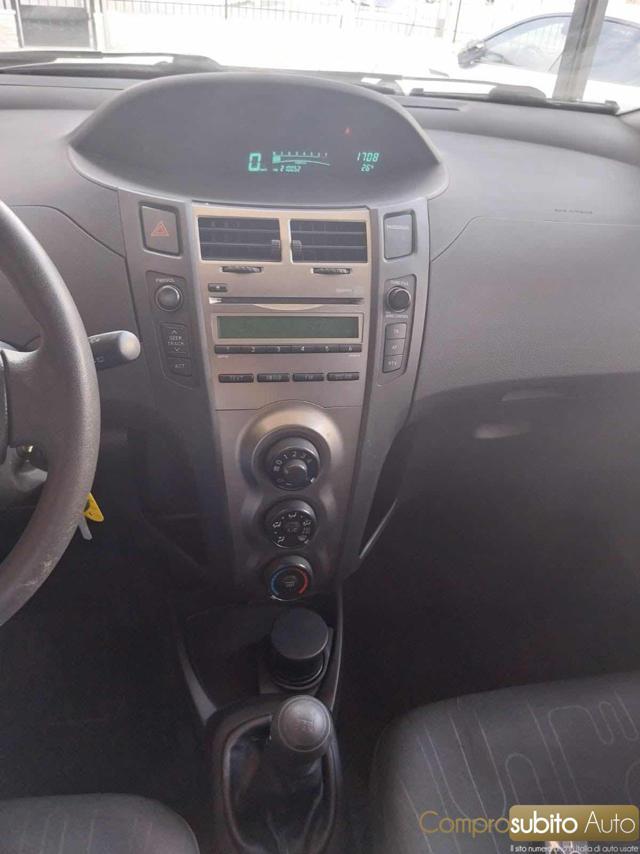 TOYOTA Yaris 1.0 3 porte Sol (Garanzia 12 Mesi)