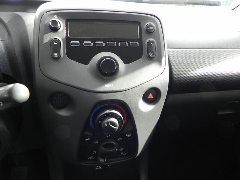 Toyota Aygo Connect 1.0 VVT-i 72CV 5 porte x-business light