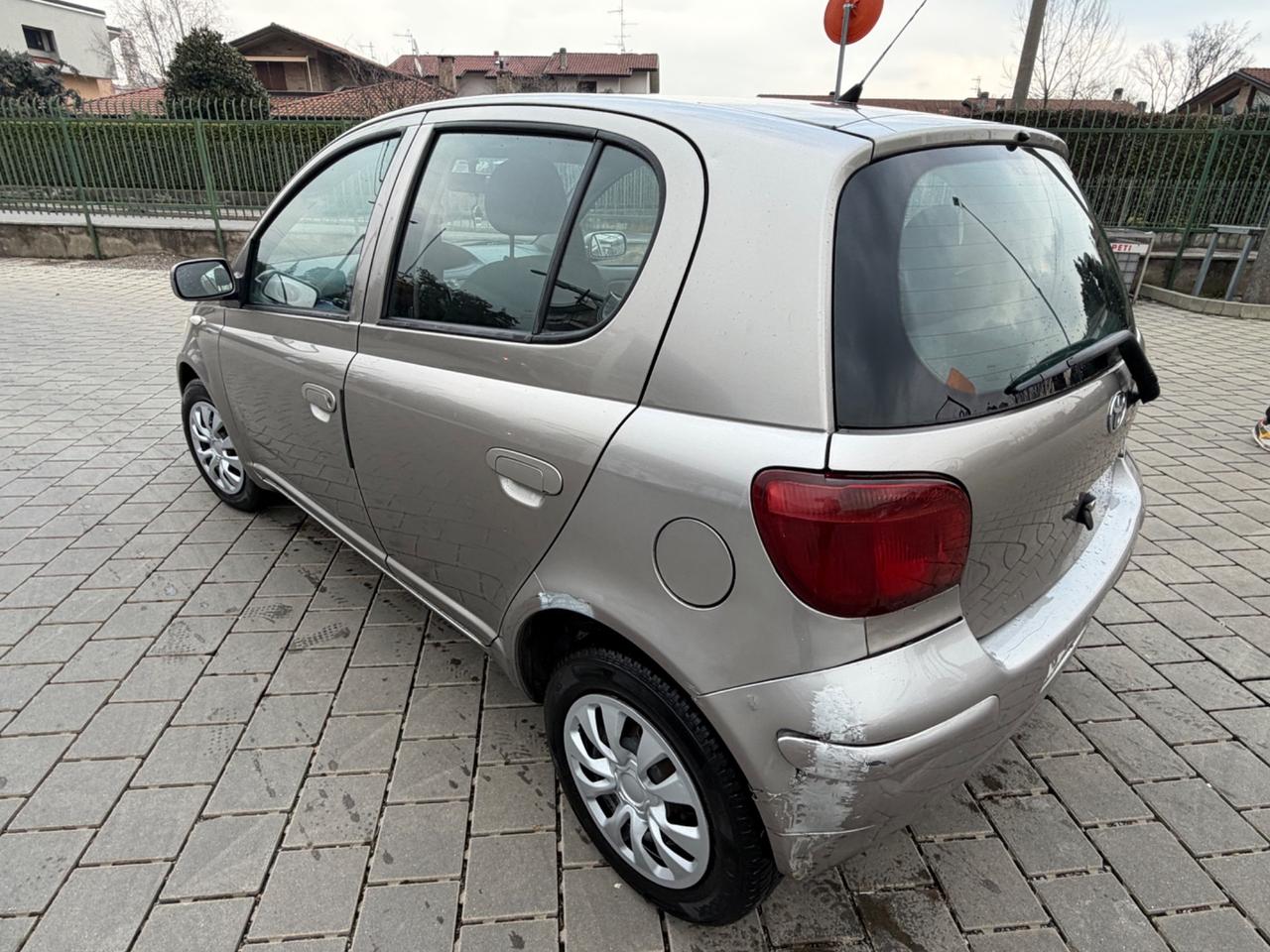 Toyota Yaris 1.0i 16V cat 5 porte Sol