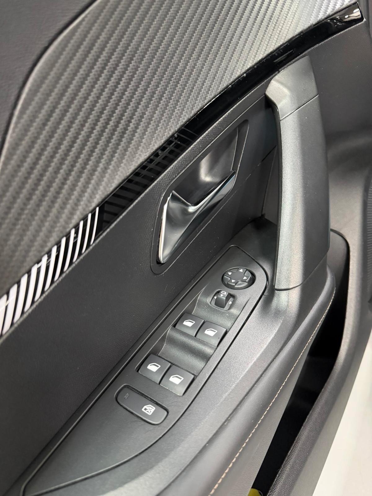 Peugeot 2008 BlueHDi 130 S&S EAT8 Allure