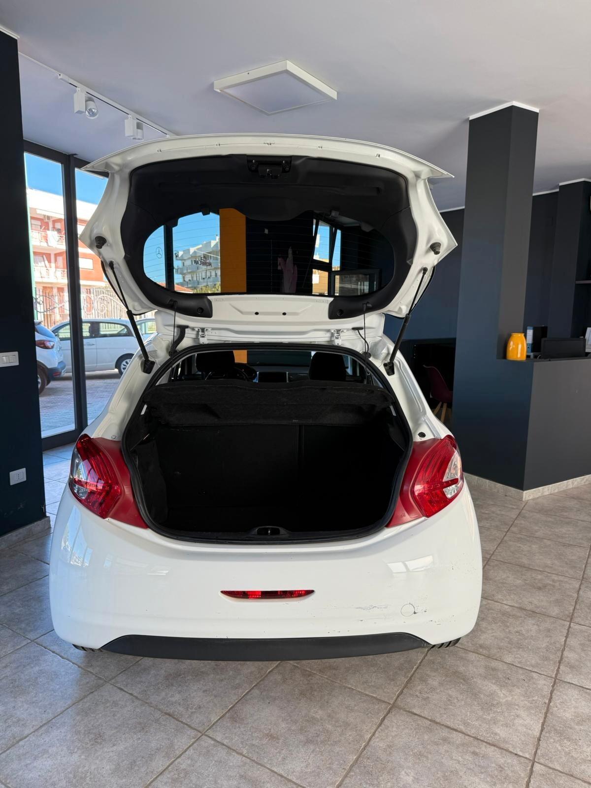 Peugeot 208 1.4 HDi 68 CV 5 porte Allure OTTIMA X NEOPATENTATI