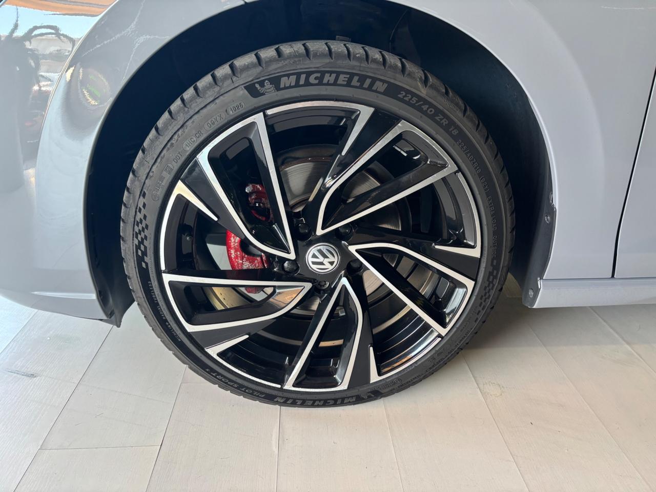 VW Golf 1.0 eTSI EVO DSG Life scarico akrapovic, neopatentati