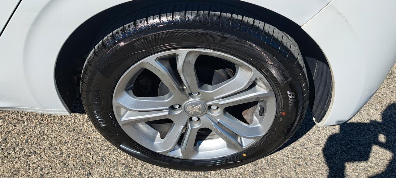Peugeot 208 1.4 HDi 68 CV 5 porte Allure