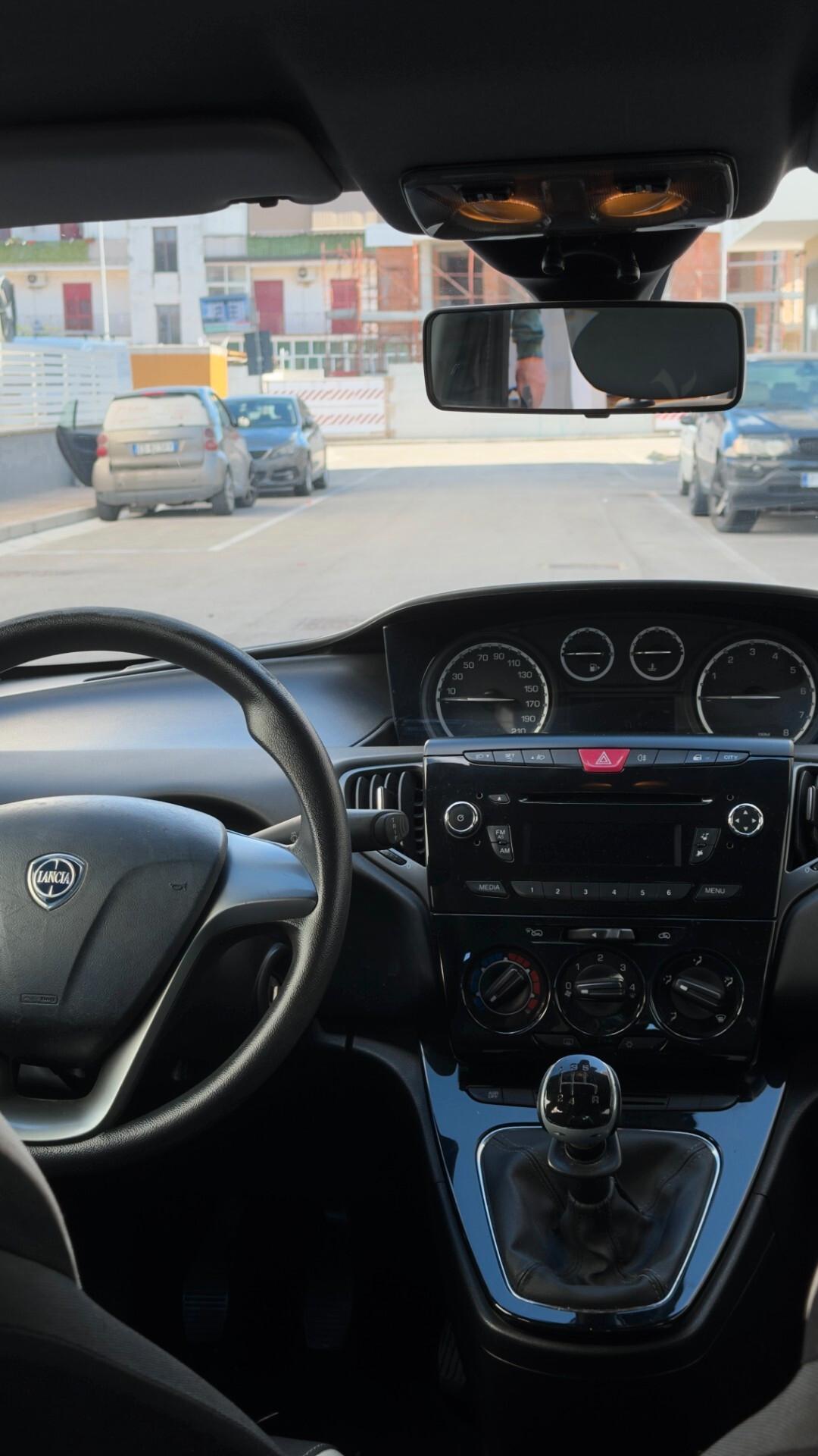 Lancia Ypsilon 1.2 69 CV 5 porte GPL Ecochic Platinum