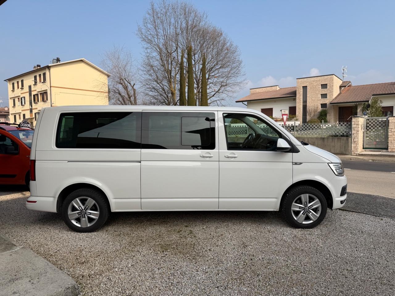 Volkswagen Caravelle 2.0 150CV DSG 9 POSTI