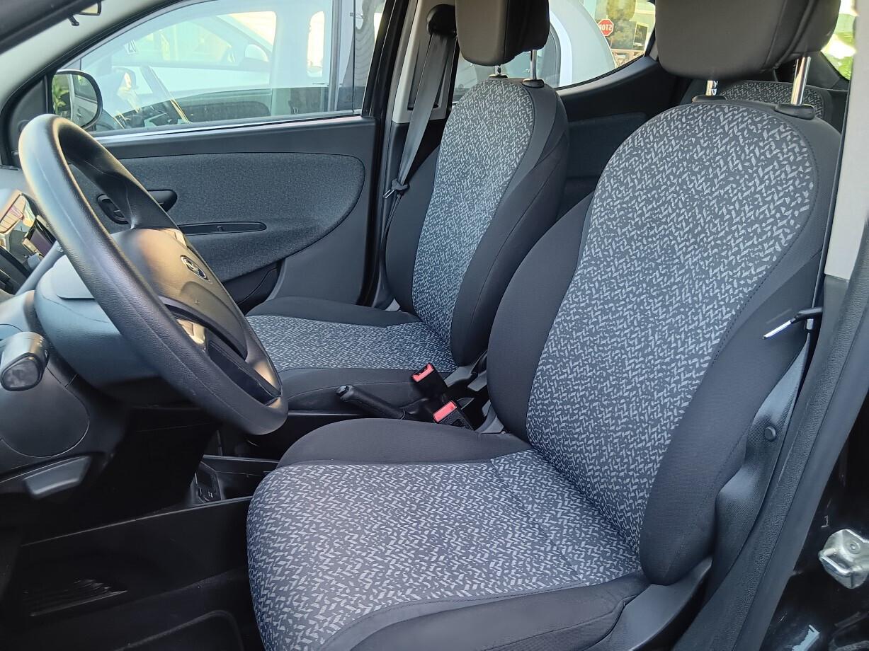 Lancia Ypsilon Hybrid Silver 1.0 (70 cv)