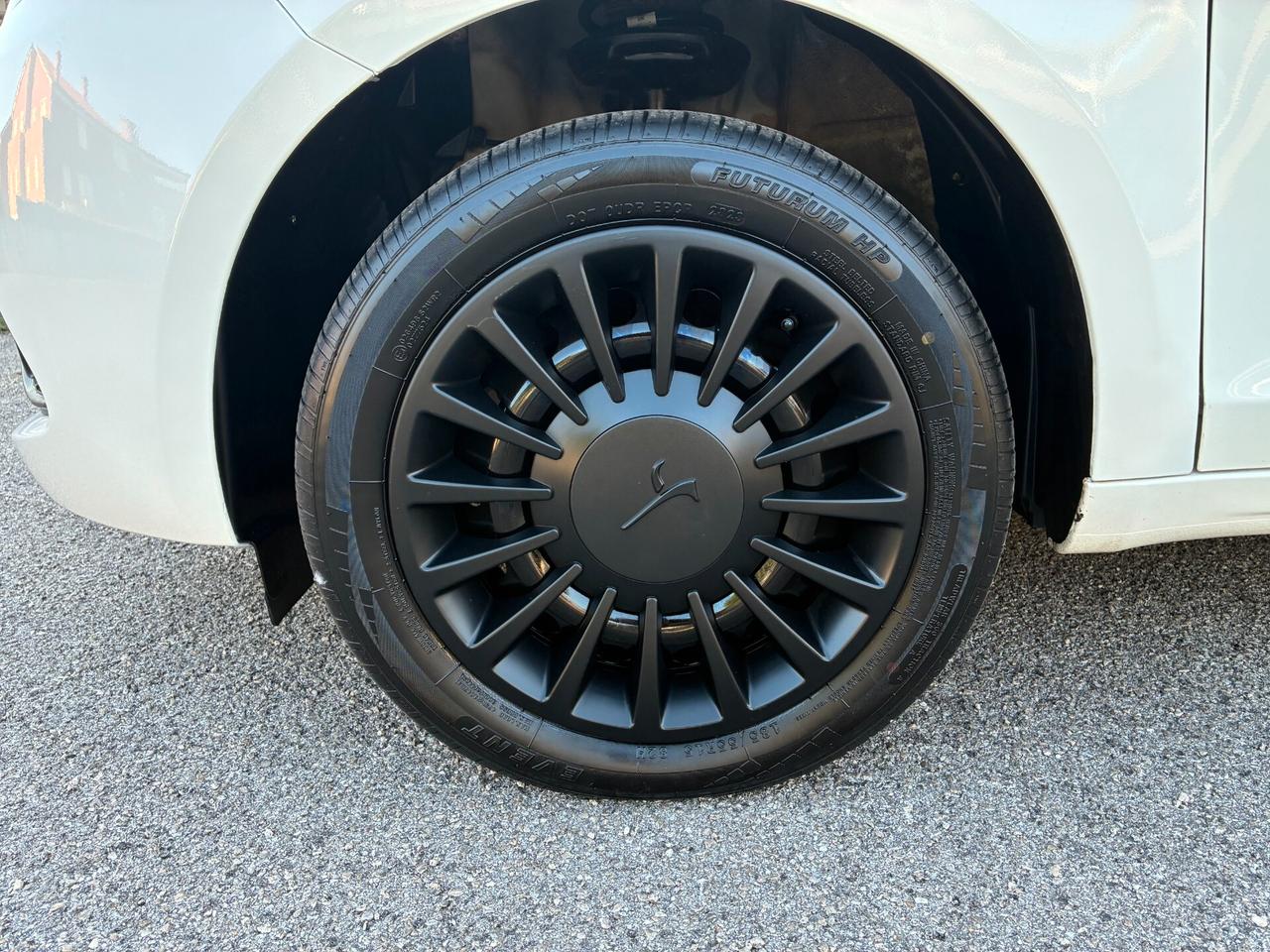 Lancia Ypsilon 1.2 69 CV Elefantino Blu 5 POSTI