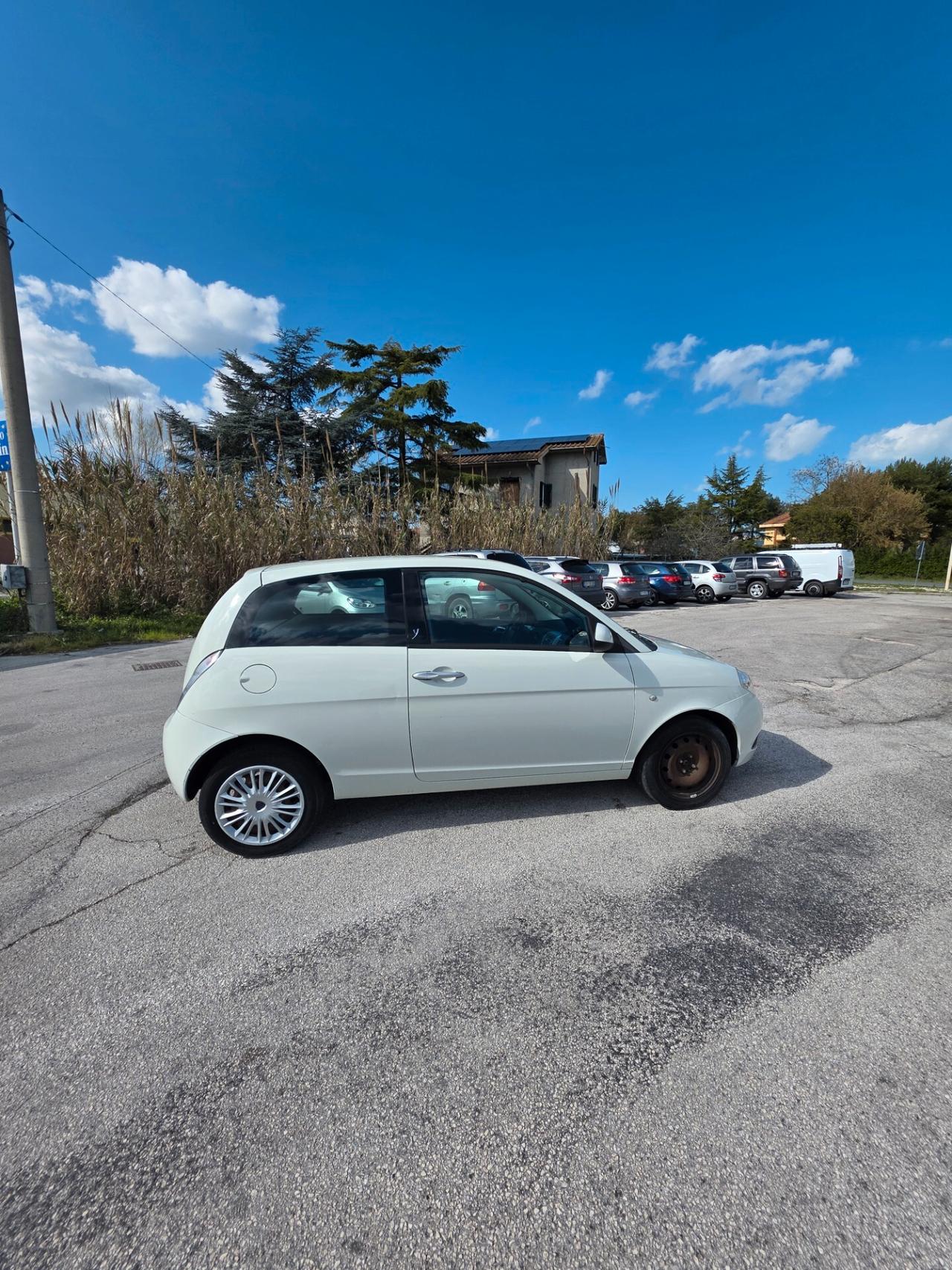 Lancia Ypsilon neo patentati 81000 km