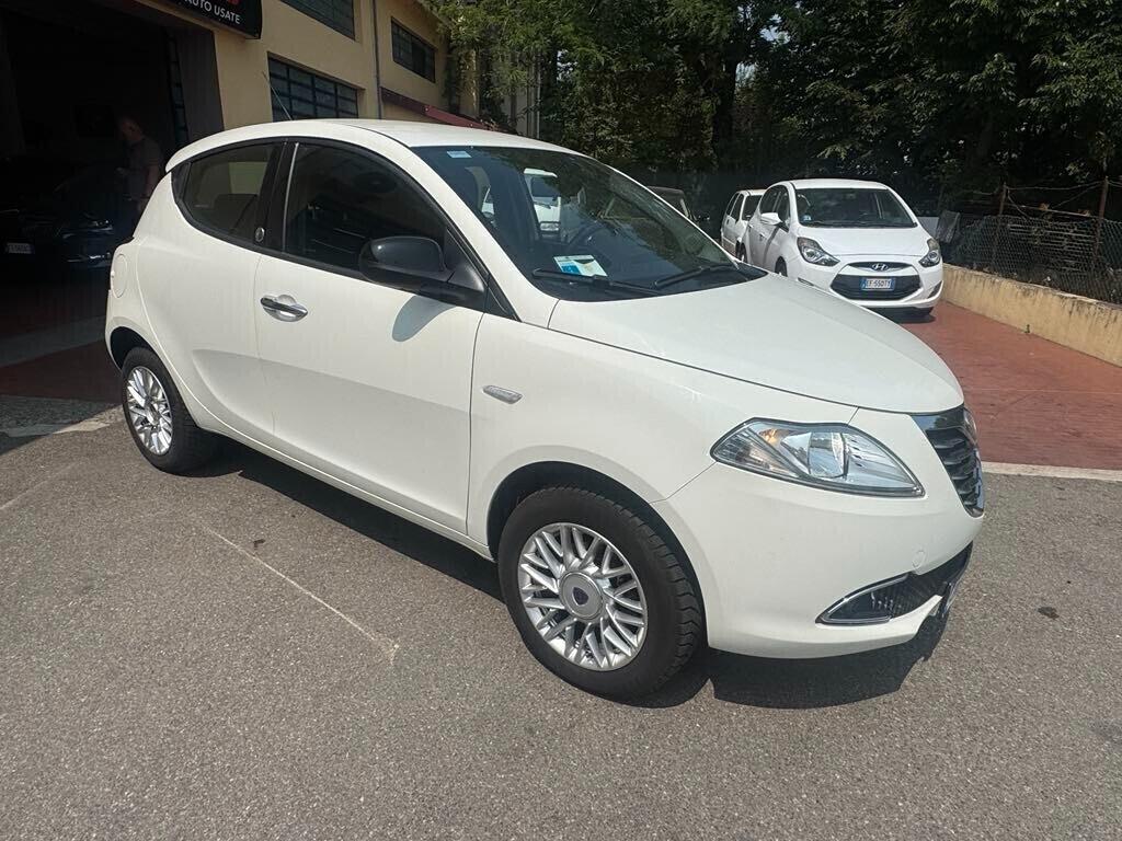 Lancia Ypsilon 0.9 TwinAir 85 CV 5 porte Metano Ecochic Gold