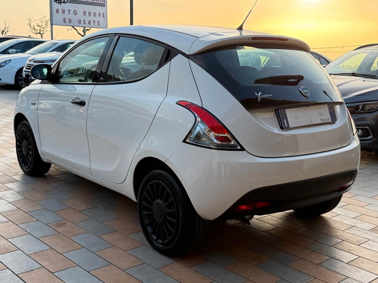 Lancia Ypsilon 1.2 69 cv. ELEFANTINO BLU