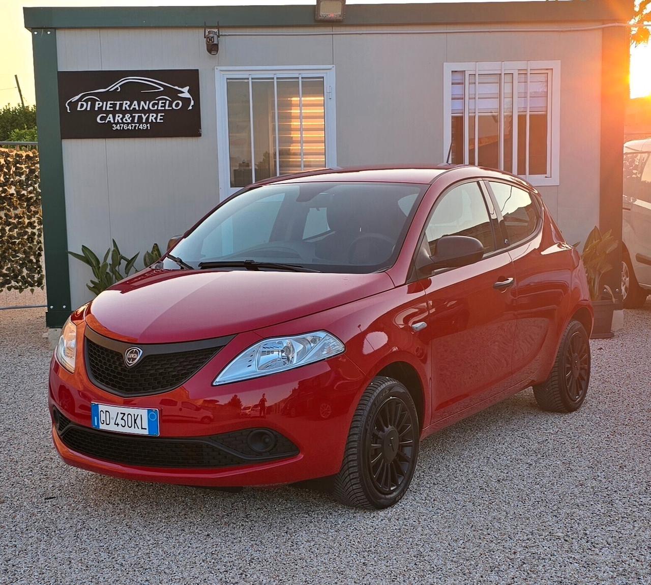 Lancia Ypsilon 1.2 69 CV 5 porte S&S Platinum