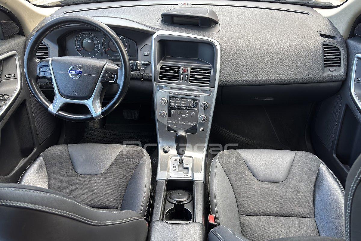 VOLVO XC60 2.4 D 163 CV AWD Geartronic Momentum