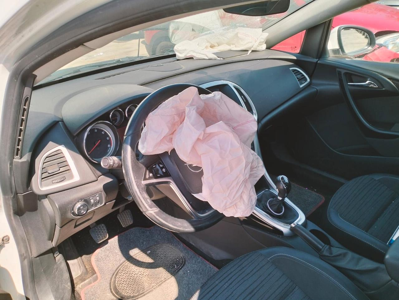 Opel Astra 1.6 CDTI - SINISTRATA -