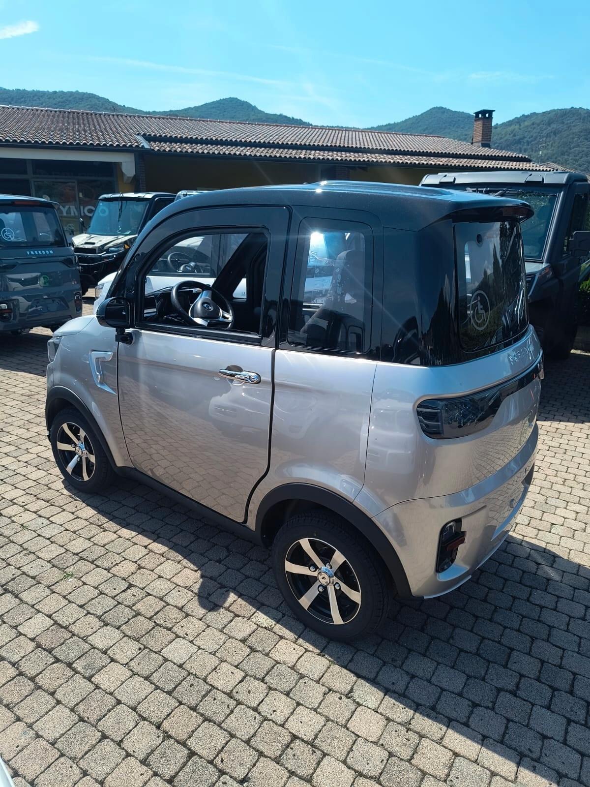 FREEDOM EVO SCOOTER CABINATO SENZA PATENTE NE' PATENTINO
