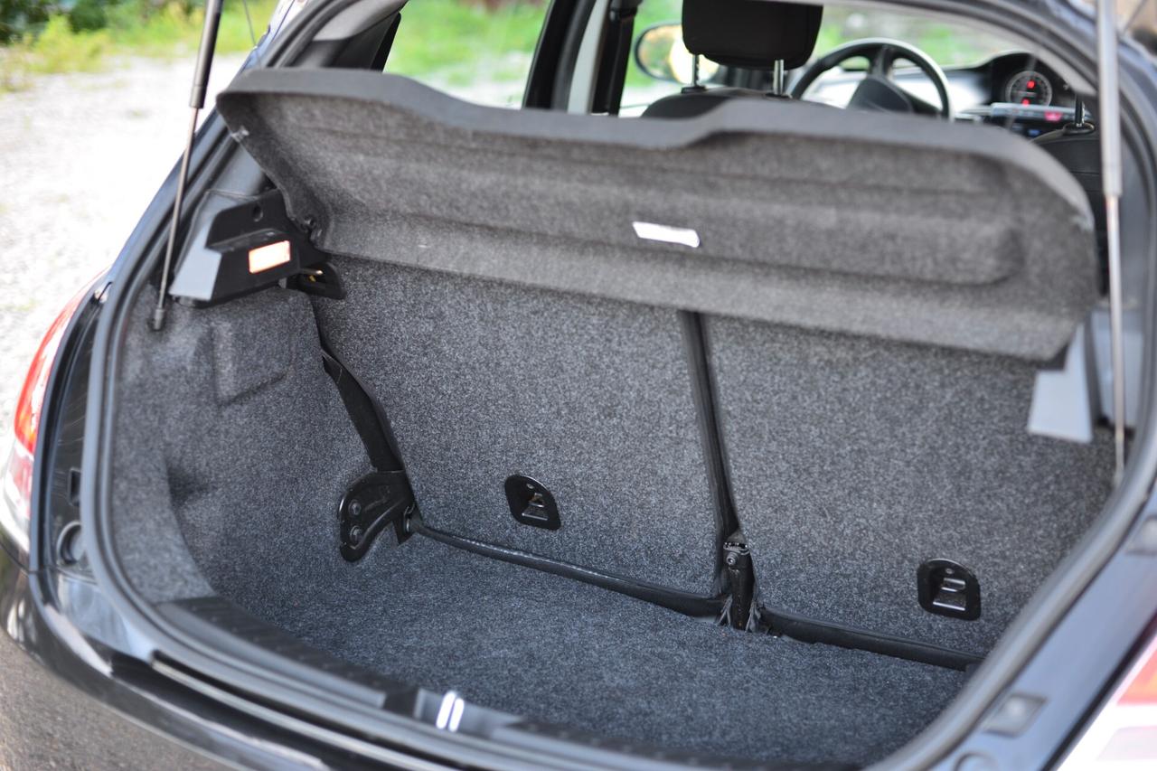 Lancia Ypsilon 1.0 FireFly 5 porte S&S Hybrid Silver