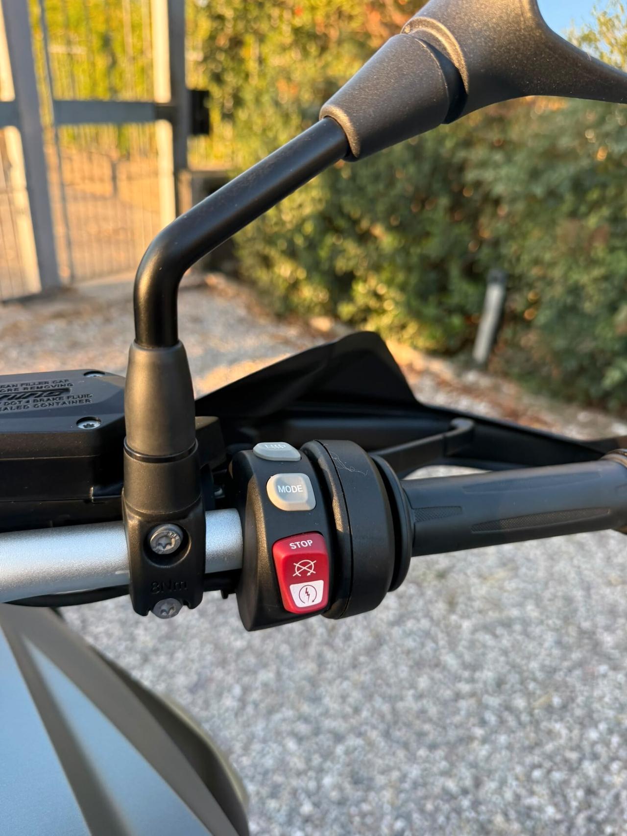 BMW R 1200 GS – 2015 – SOLO 6.982 KM – PARI AL NUOVO