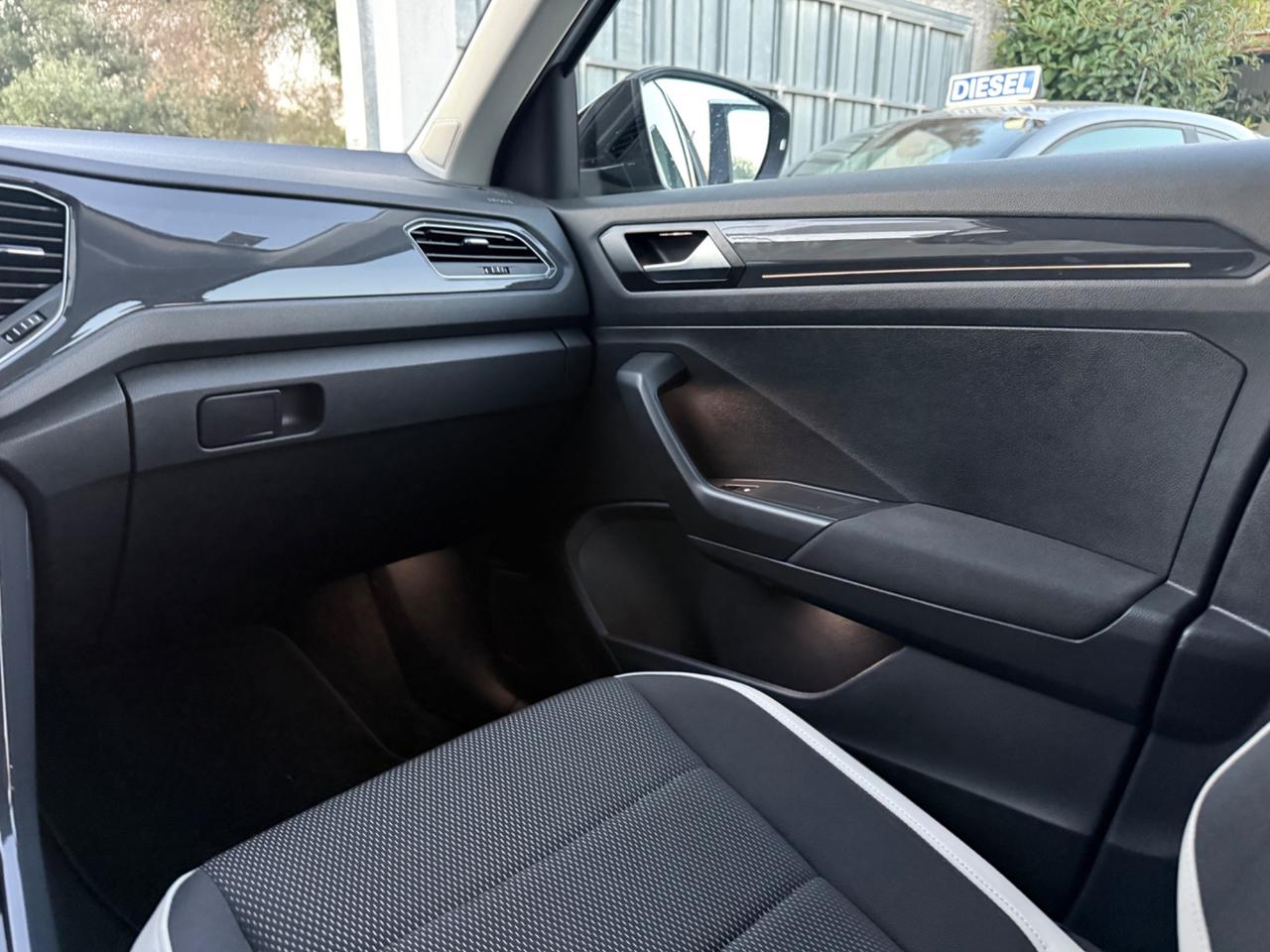Volkswagen T-Roc 1.6 TDI Advanced,Full LED,cerchi 18”,LED ambiente,ecc.