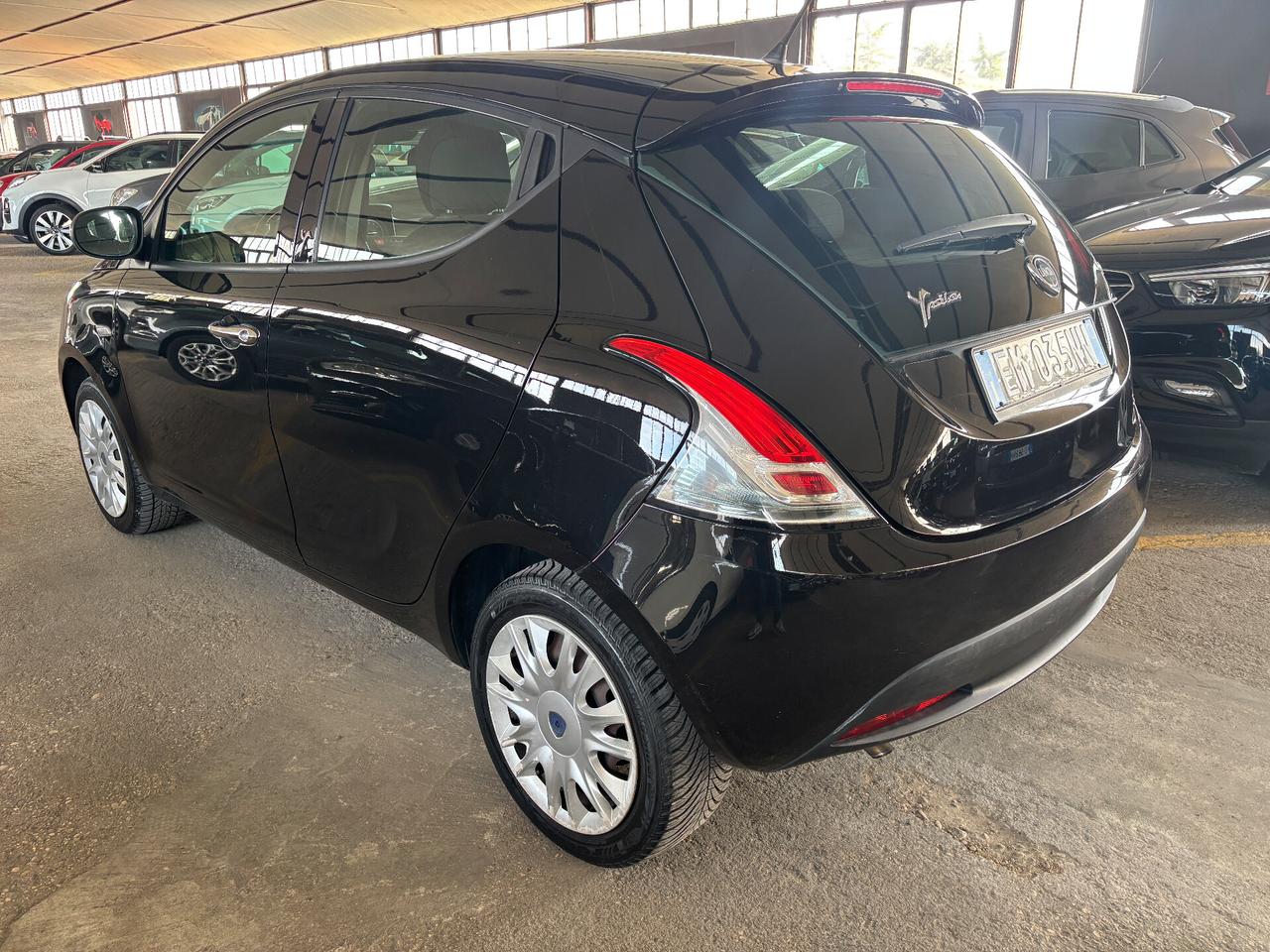 Lancia Ypsilon 1.2 69CV 5 porte S&S Platinum NEOPATENTATO