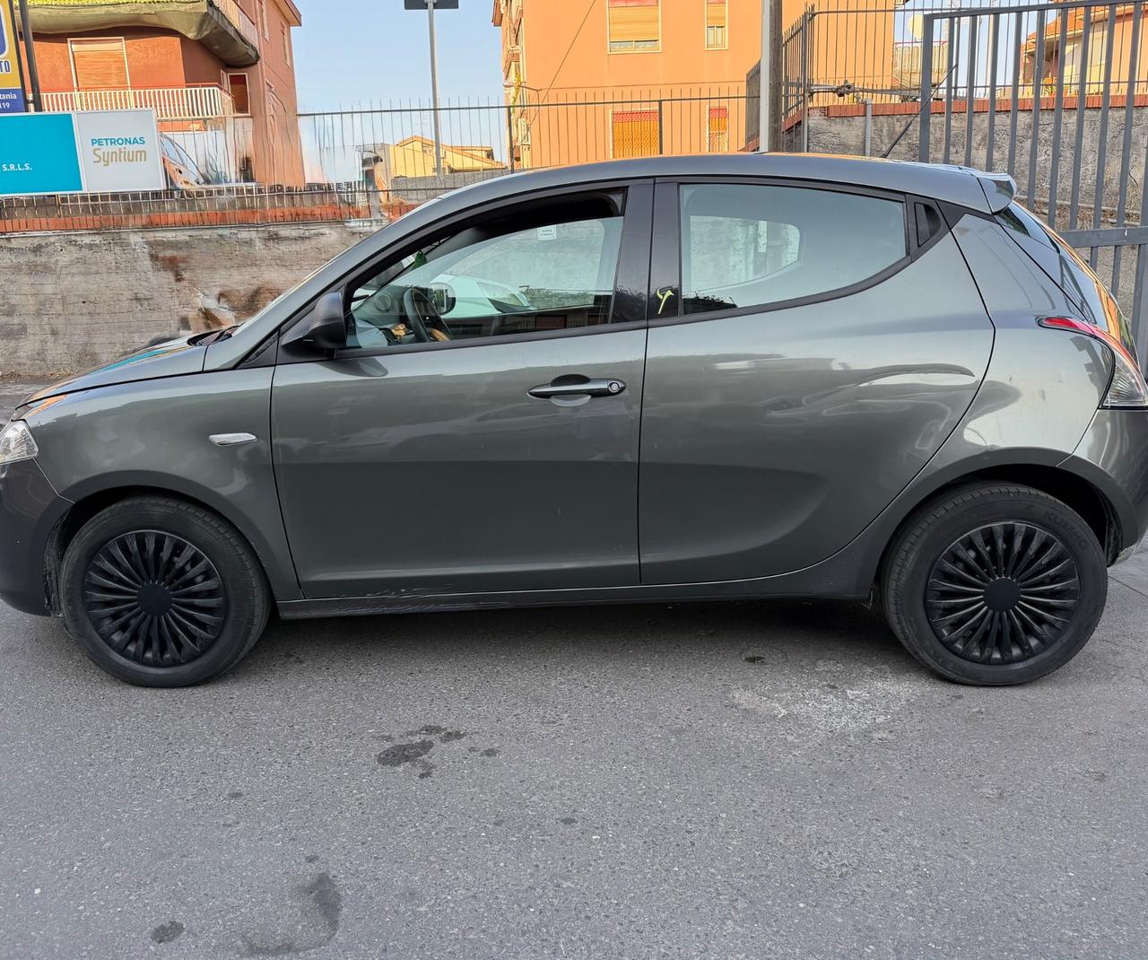 Lancia Ypsilon 1.2 benz/GPL Ecochic Gold