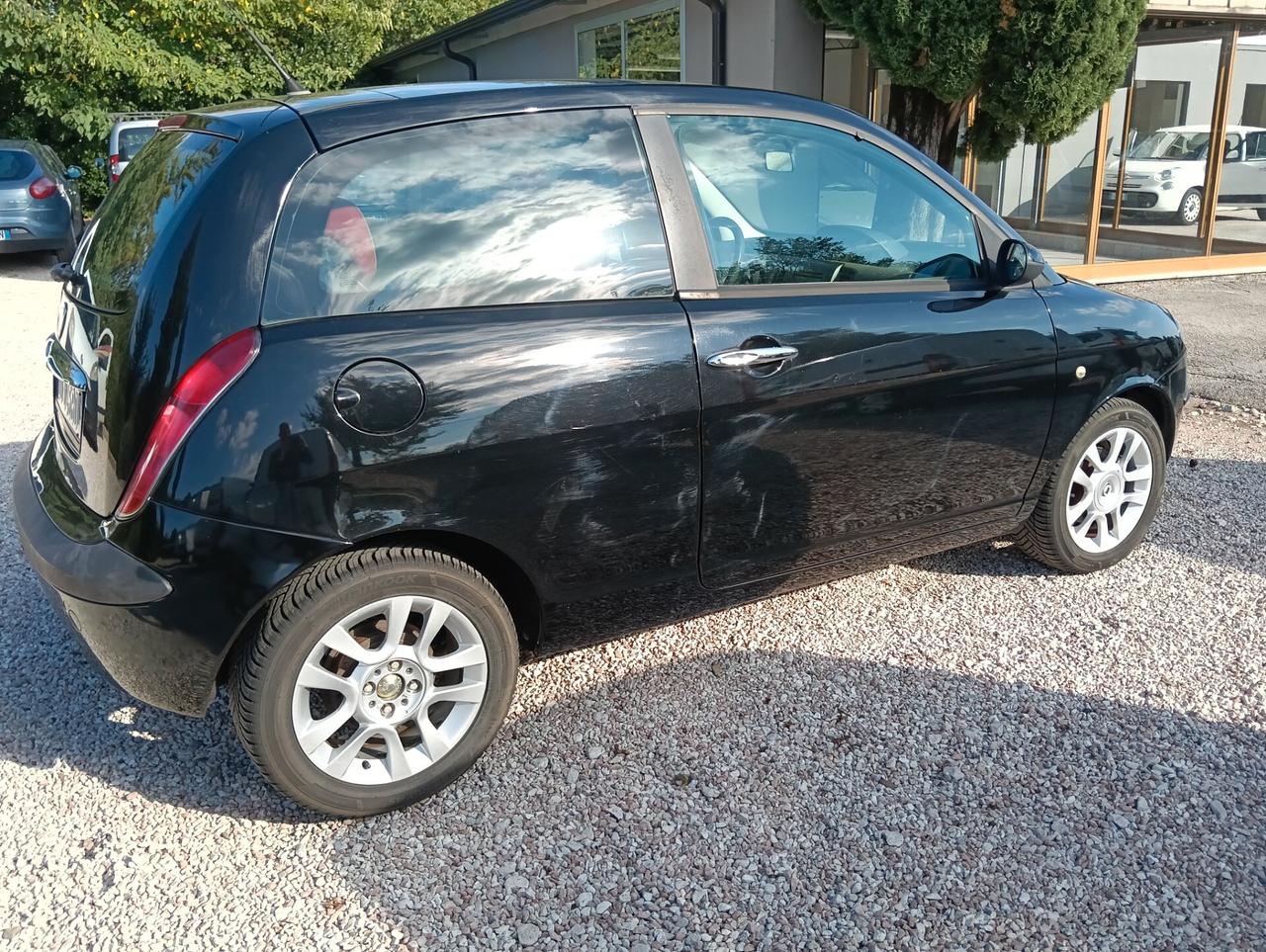 Lancia Ypsilon