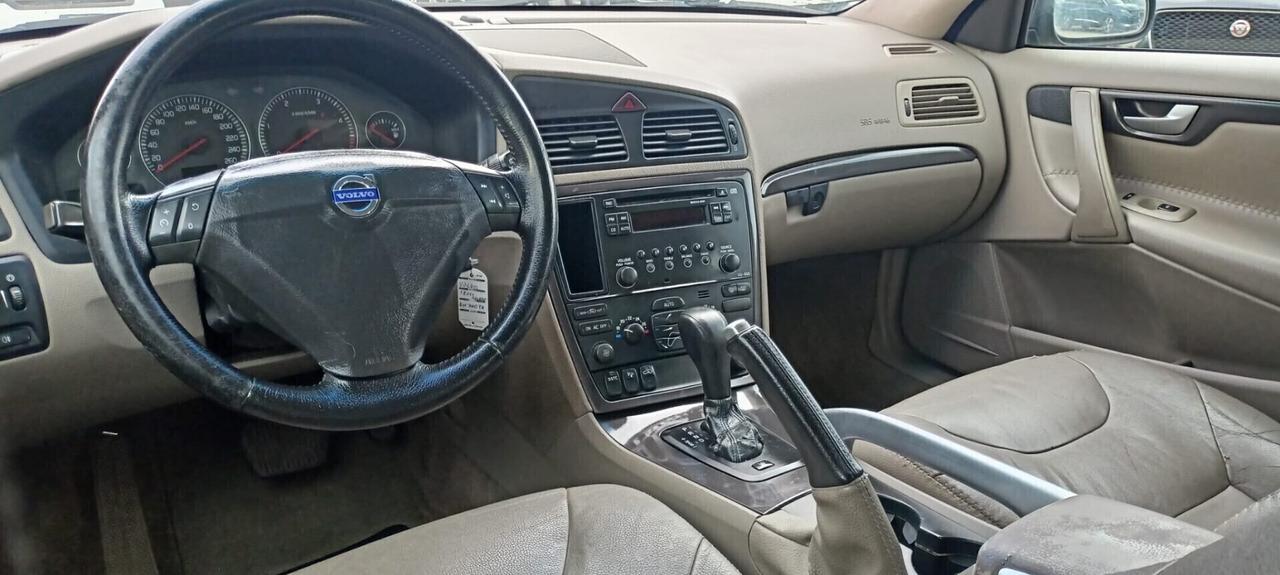 Volvo V70 2.4 D5 AWD cross country