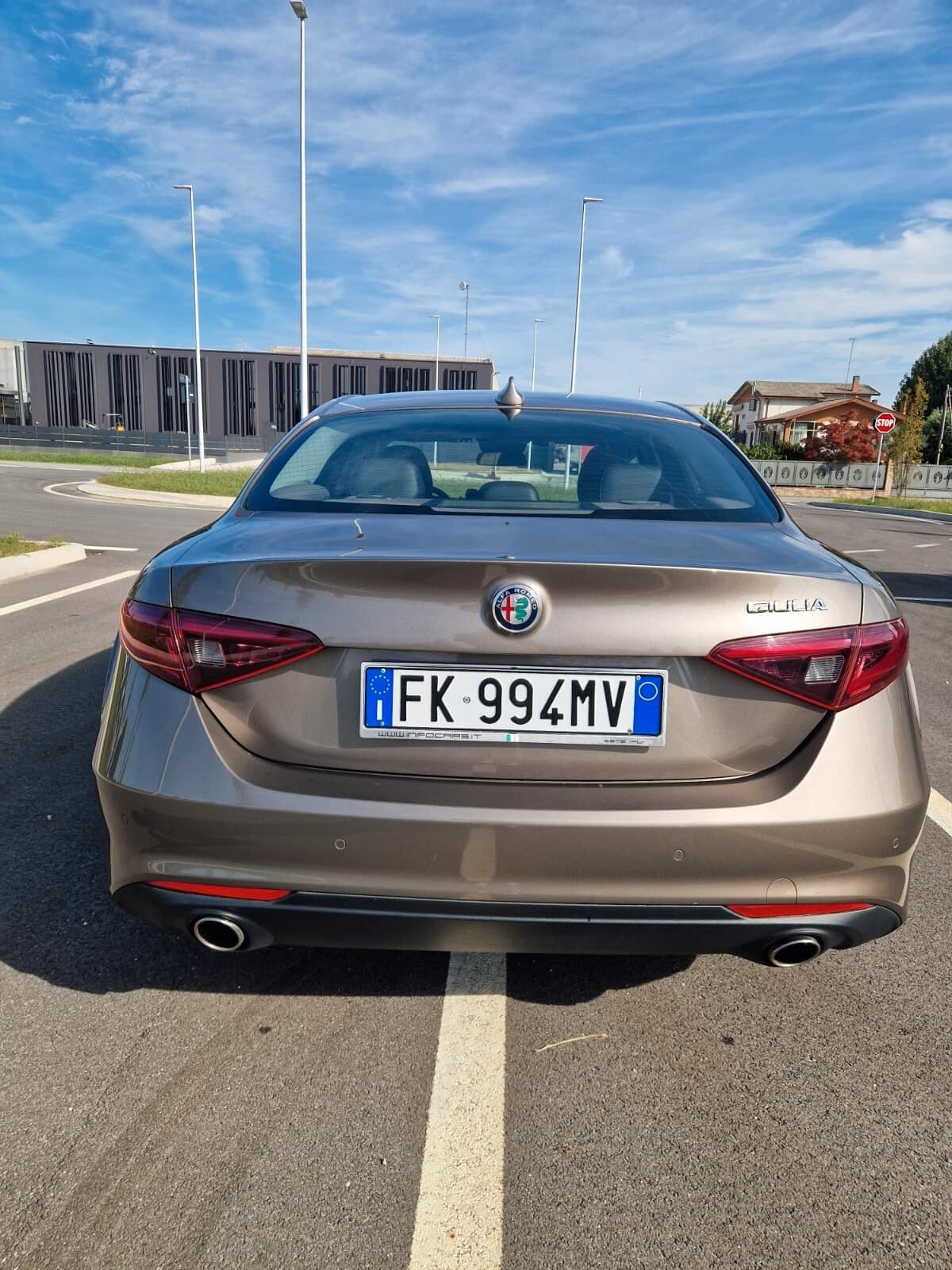 Alfa Romeo Giulia 2.2 Turbodiesel 180 CV AT8 Business Sport Launch Ed.