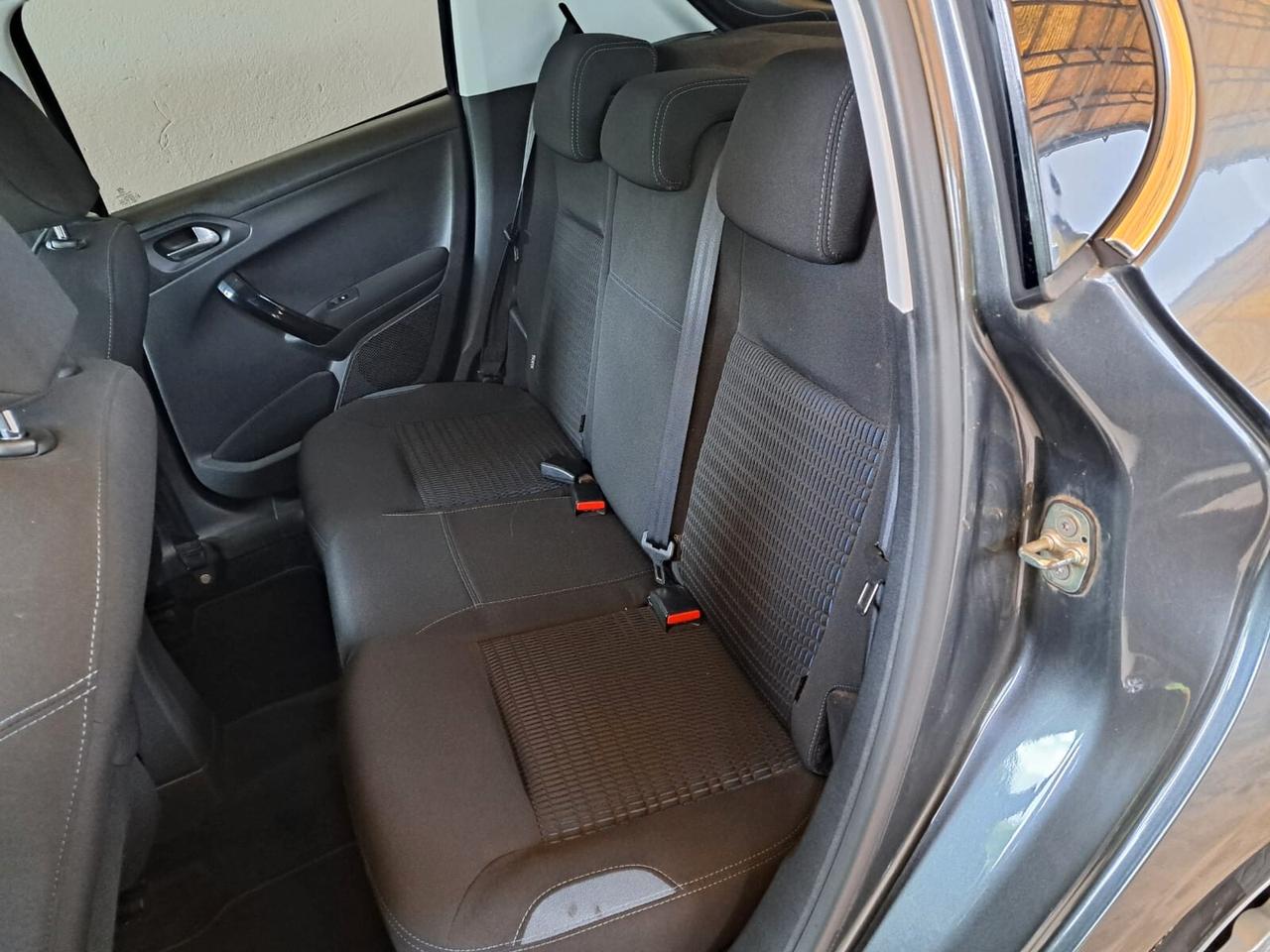 Peugeot 208 1.4 HDi 68 CV 5 porte Allure