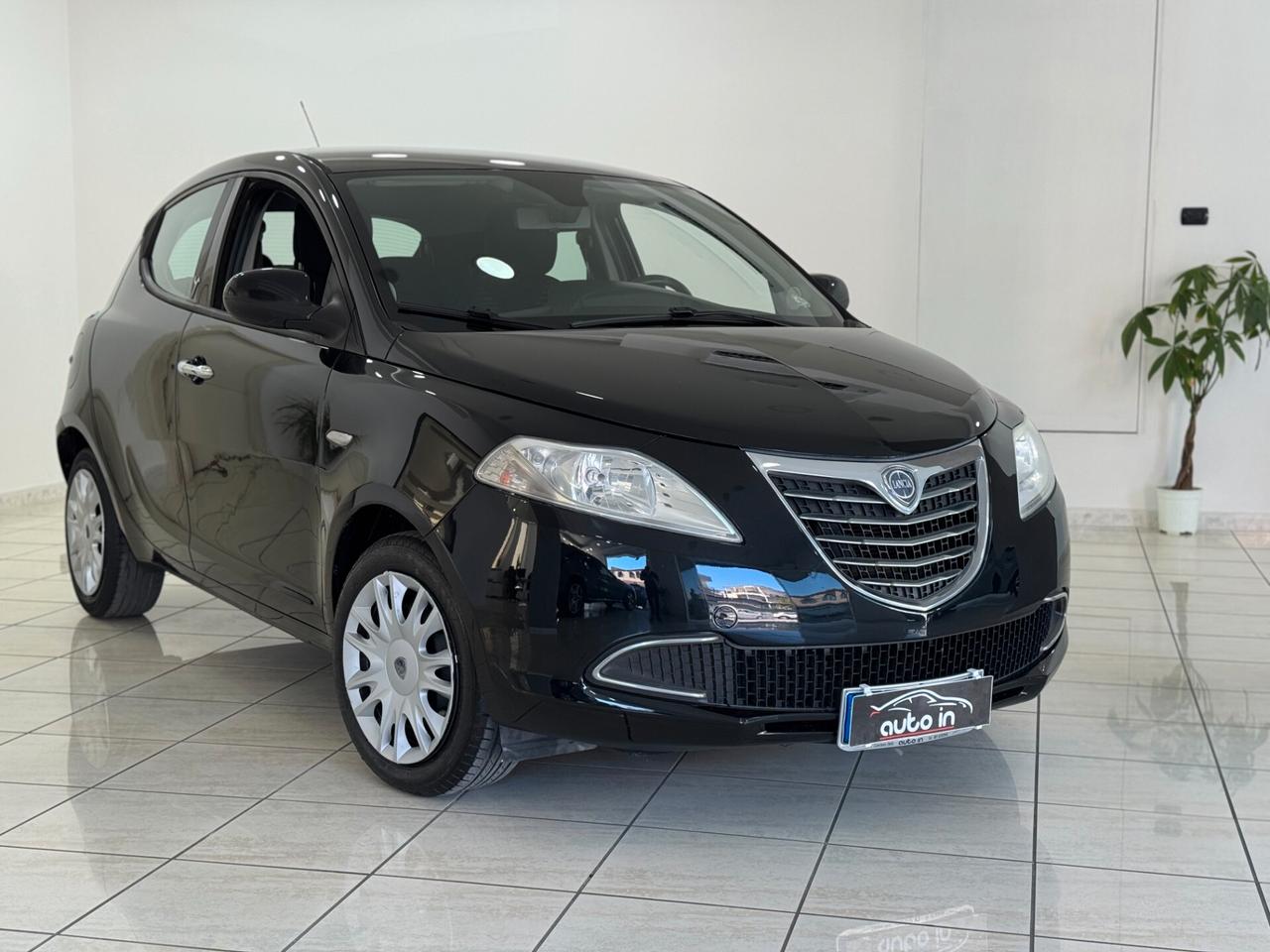 Lancia Ypsilon 1.2 69 CV 5 porte Silver