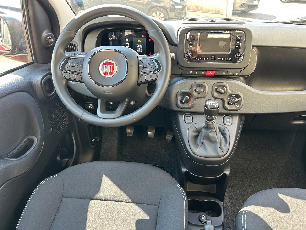Fiat Panda 1.0 FireFly S&S Hybrid Pandina Icon RED