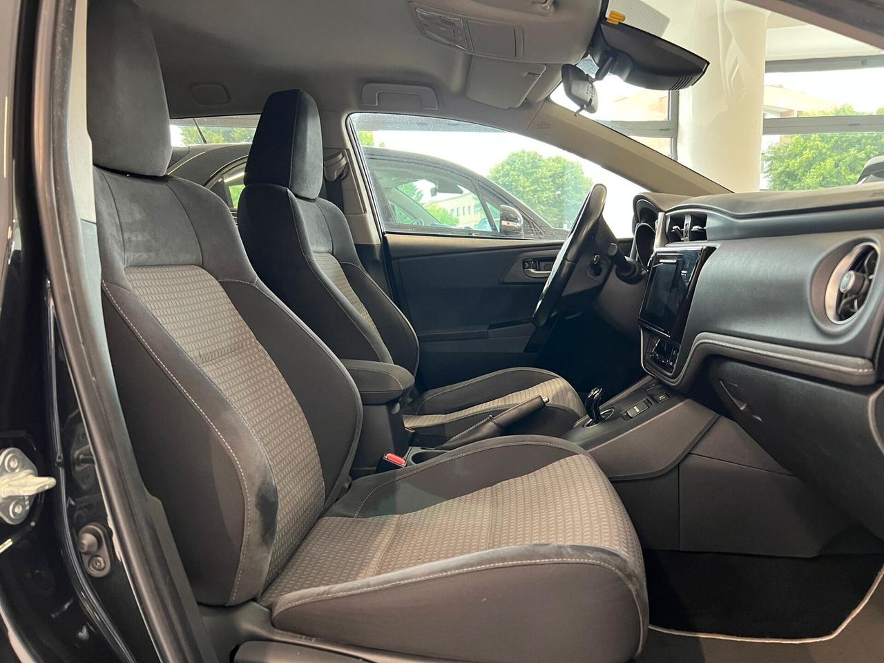Toyota Auris Touring Sports 1.8 Hybrid Black Edition