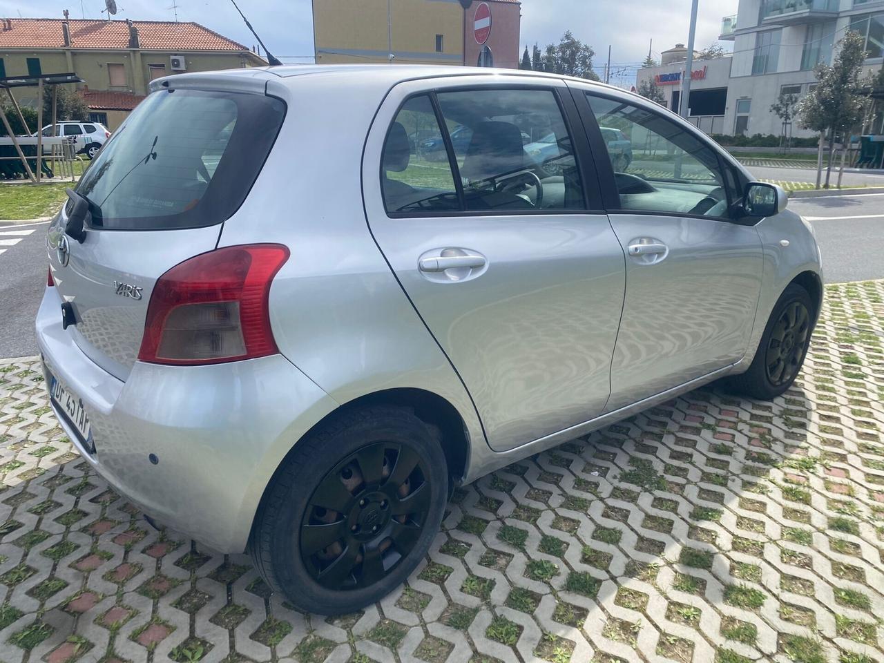 Toyota Yaris 1.0 5 porte Sol