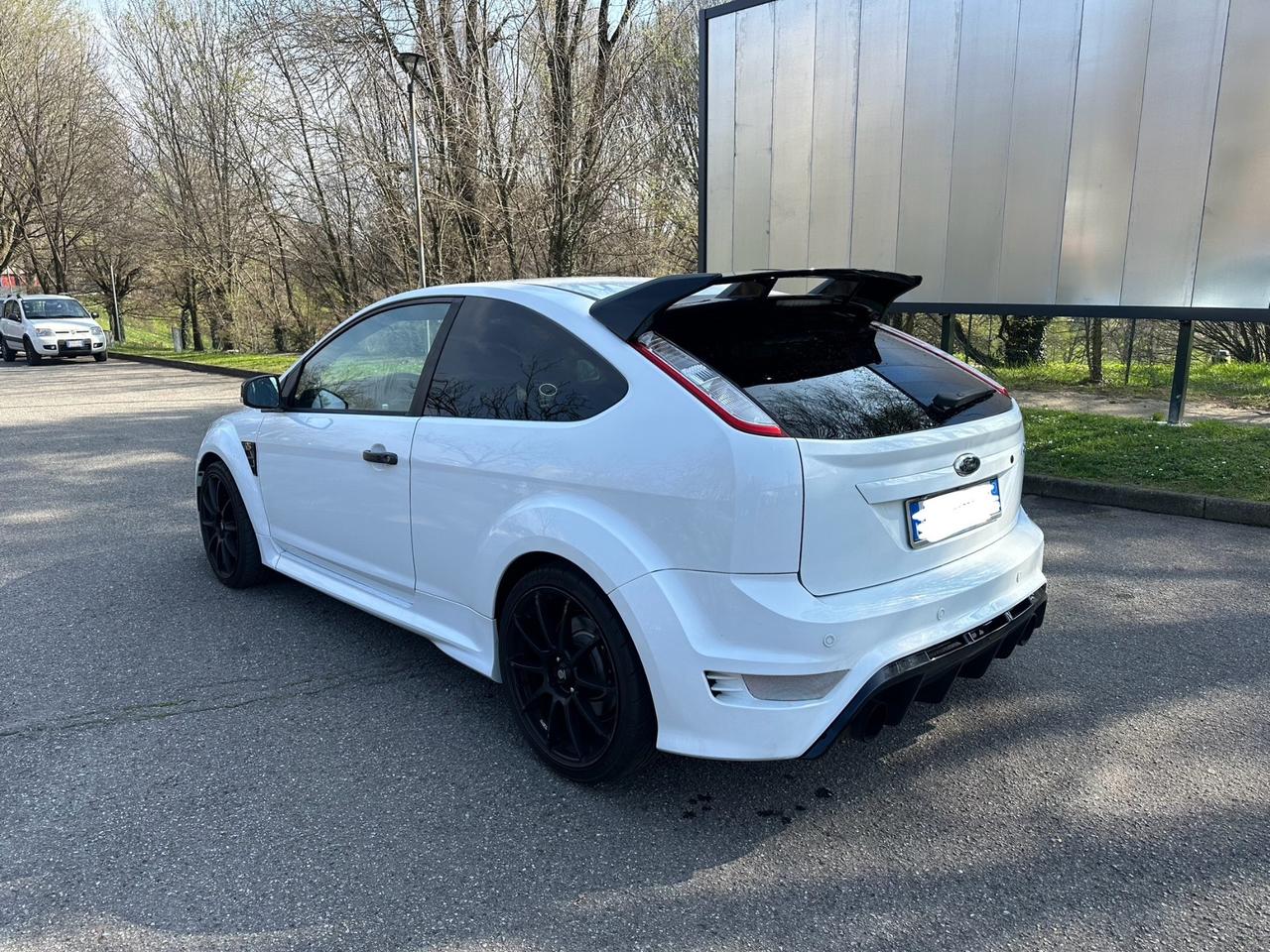 Ford Focus 2.5T RS white edition