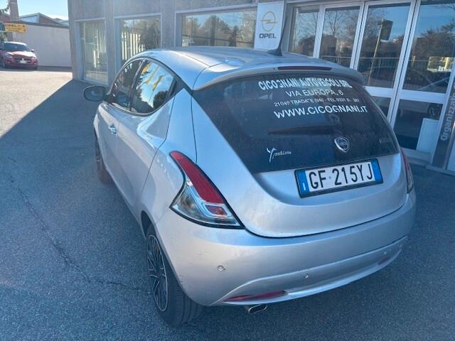 Lancia Ypsilon 1.0 FireFly 5 porte S&S Hybrid Ecochic Silver
