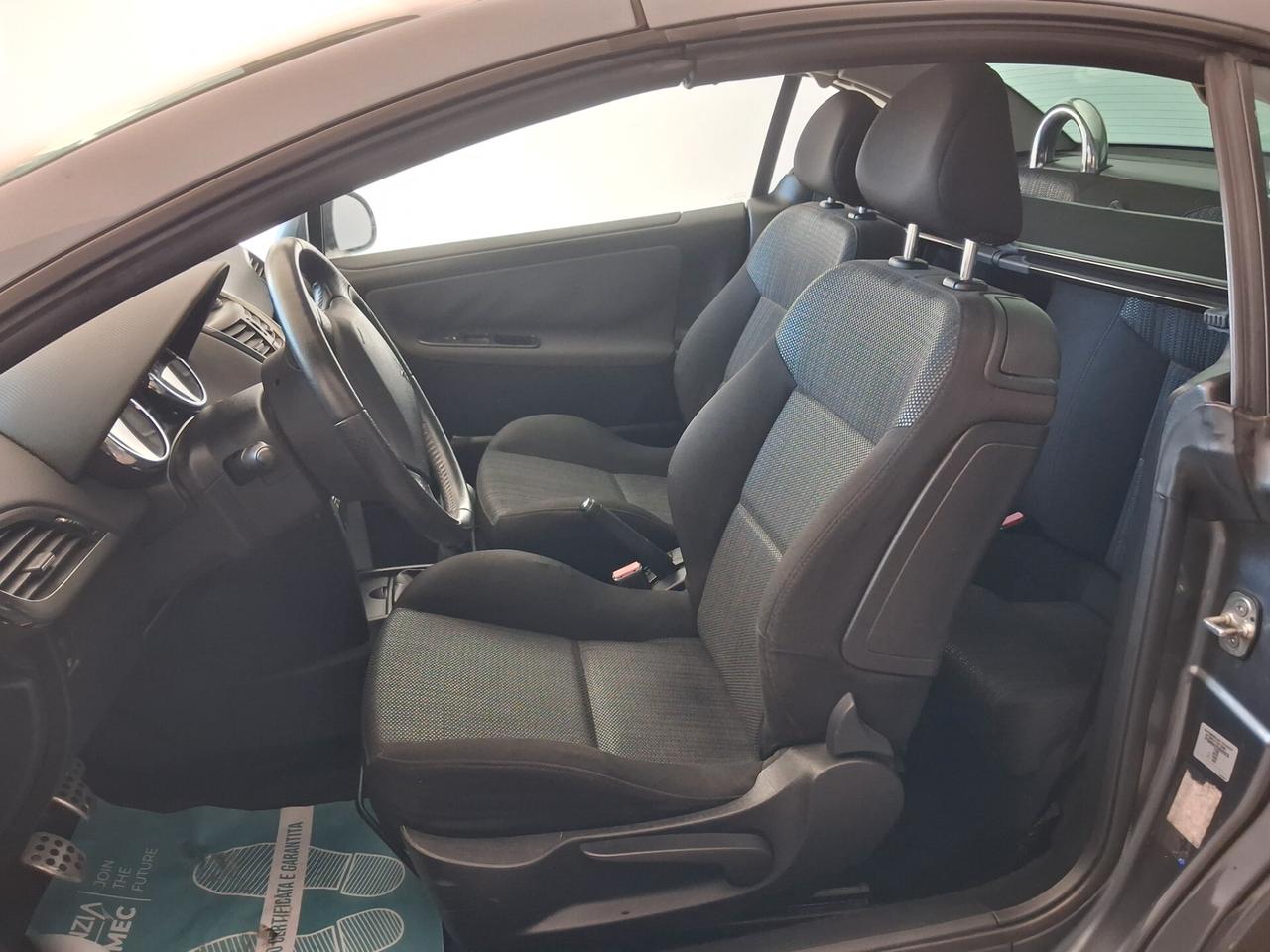 Peugeot 207 1.6 8V HDi 112CV CC Féline