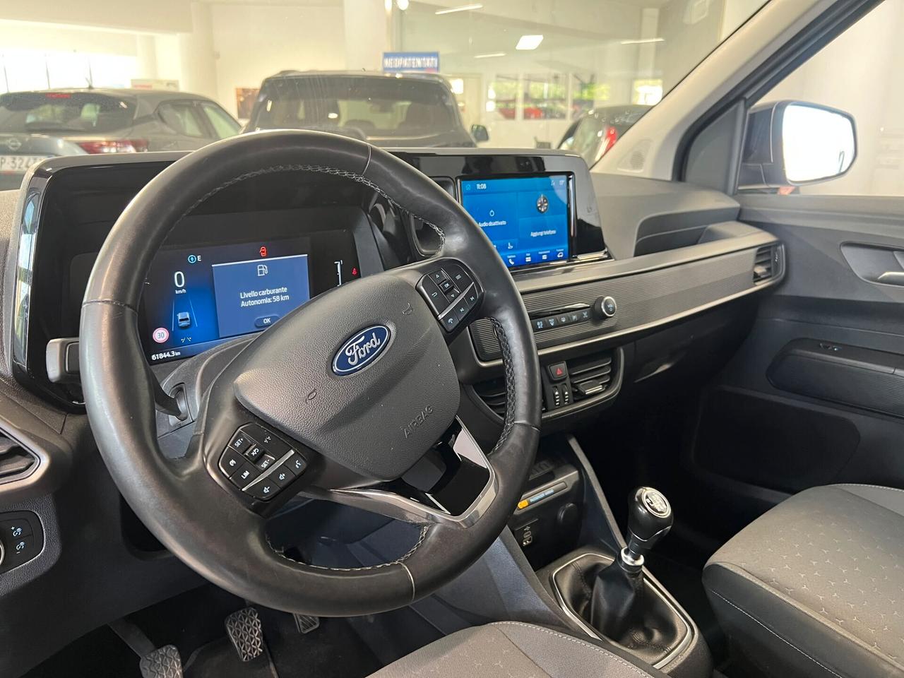 Ford Tourneo Courier 1.0 EcoBoost Titanium