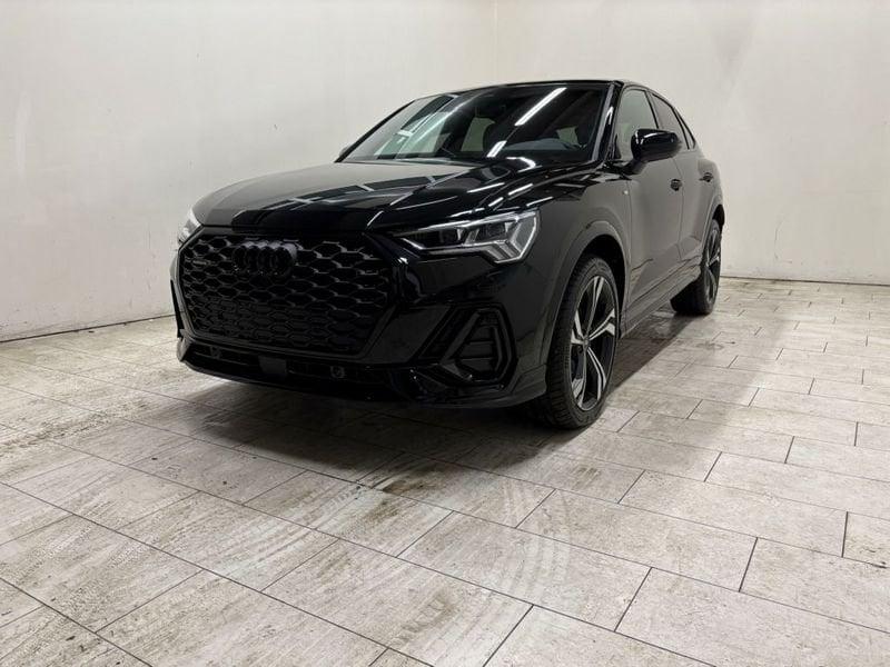 Audi Q3 Sportback 40 2.0 tdi Identity Black quattro 193cv s-tronic