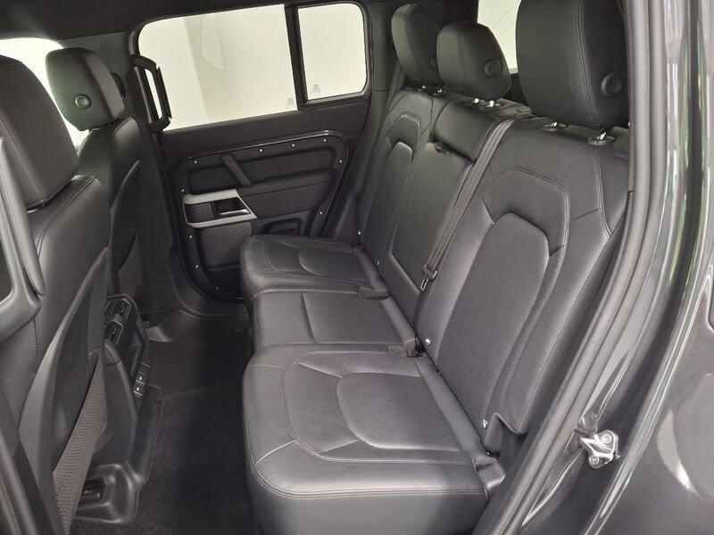 Land Rover Defender 3.0D I6 200 110 SE AWD auto. AUTOCARRO N1