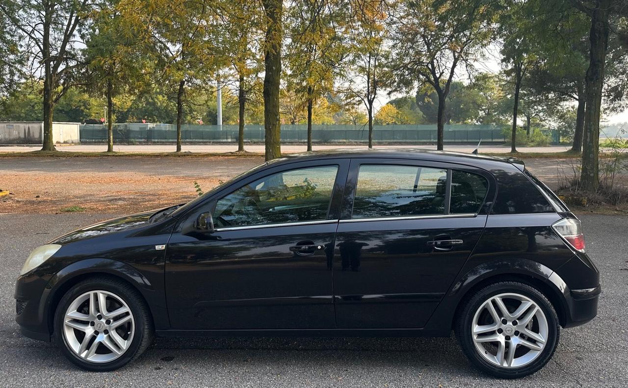 Opel Astra 1.7 CDTI 125CV 5 porte Cosmo
