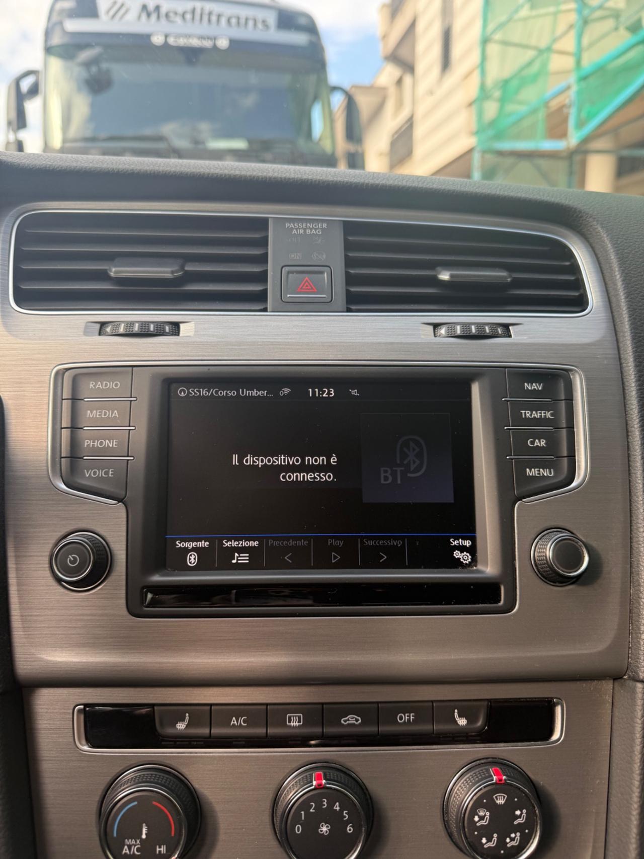 Volkswagen Golf 5p 1.6 tdi 110cv NAVI,APP CONNECT,SEDILI RISCALD.ATISENSORI DI PARCHEGGIO,DISTRIBUZIONE FATTA 10/25