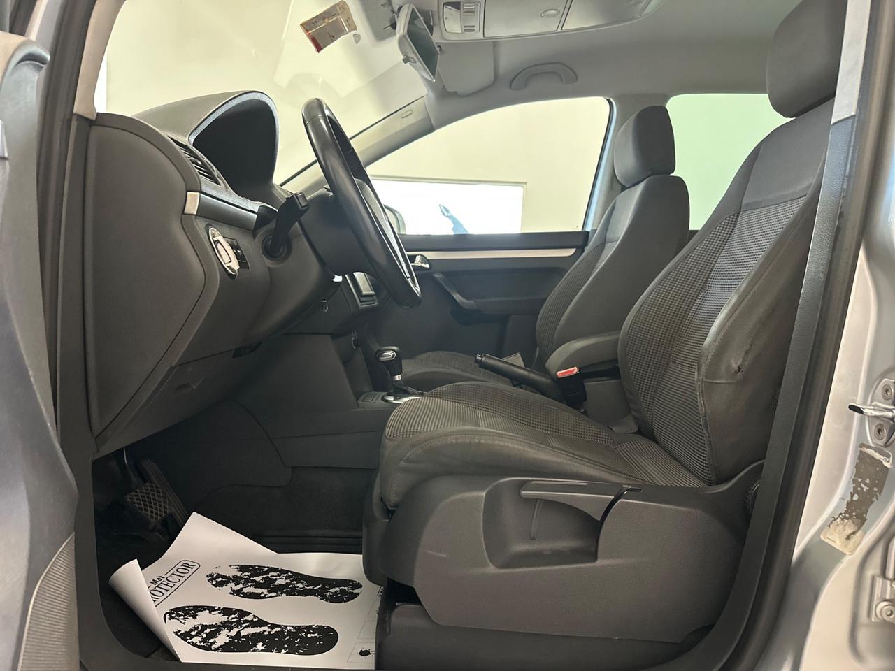 Volkswagen Touran 2.0 16V TDI DSG Highline 7 POSTI