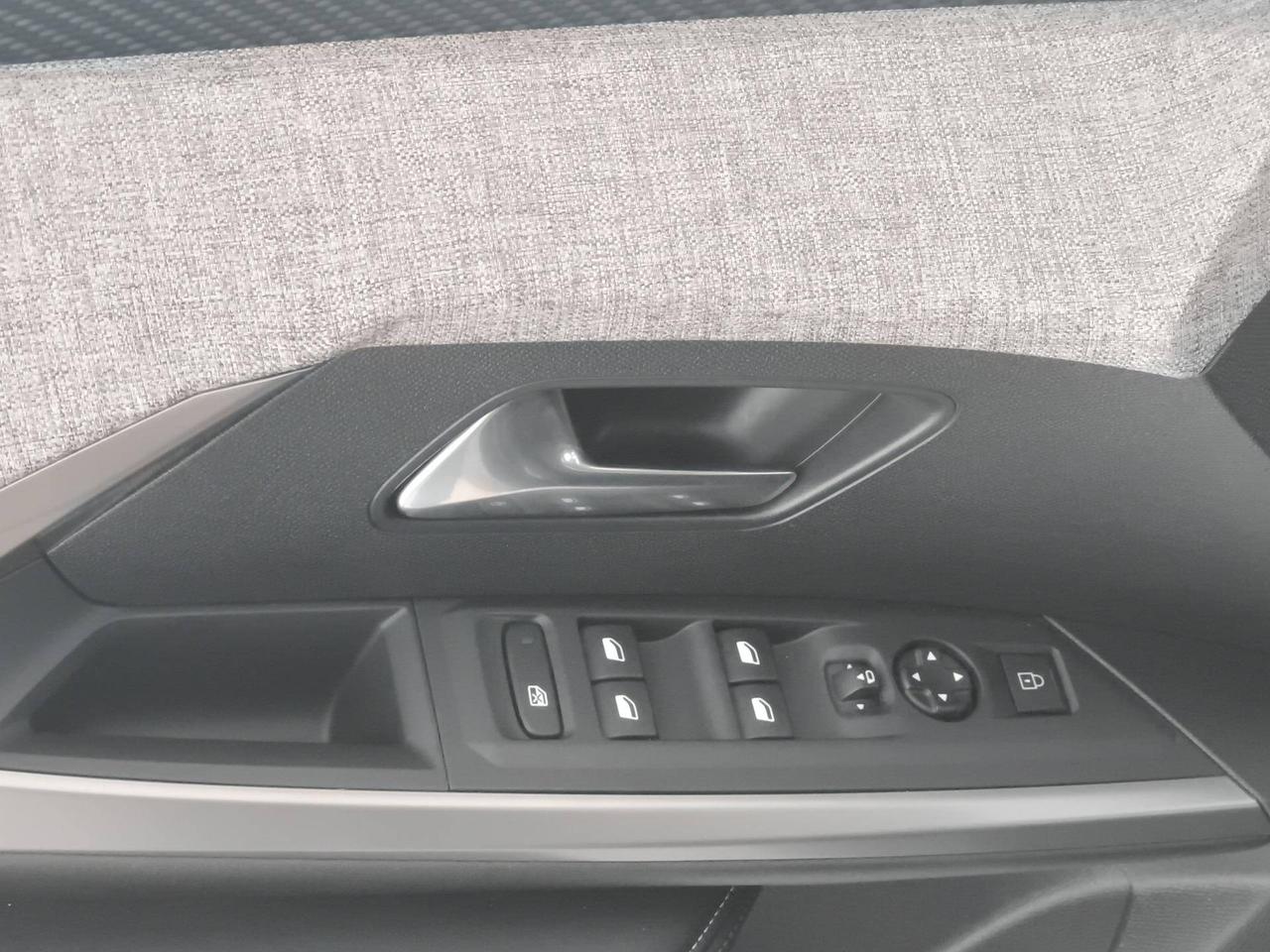 Peugeot 3008 1.2 hybrid Allure 145cv