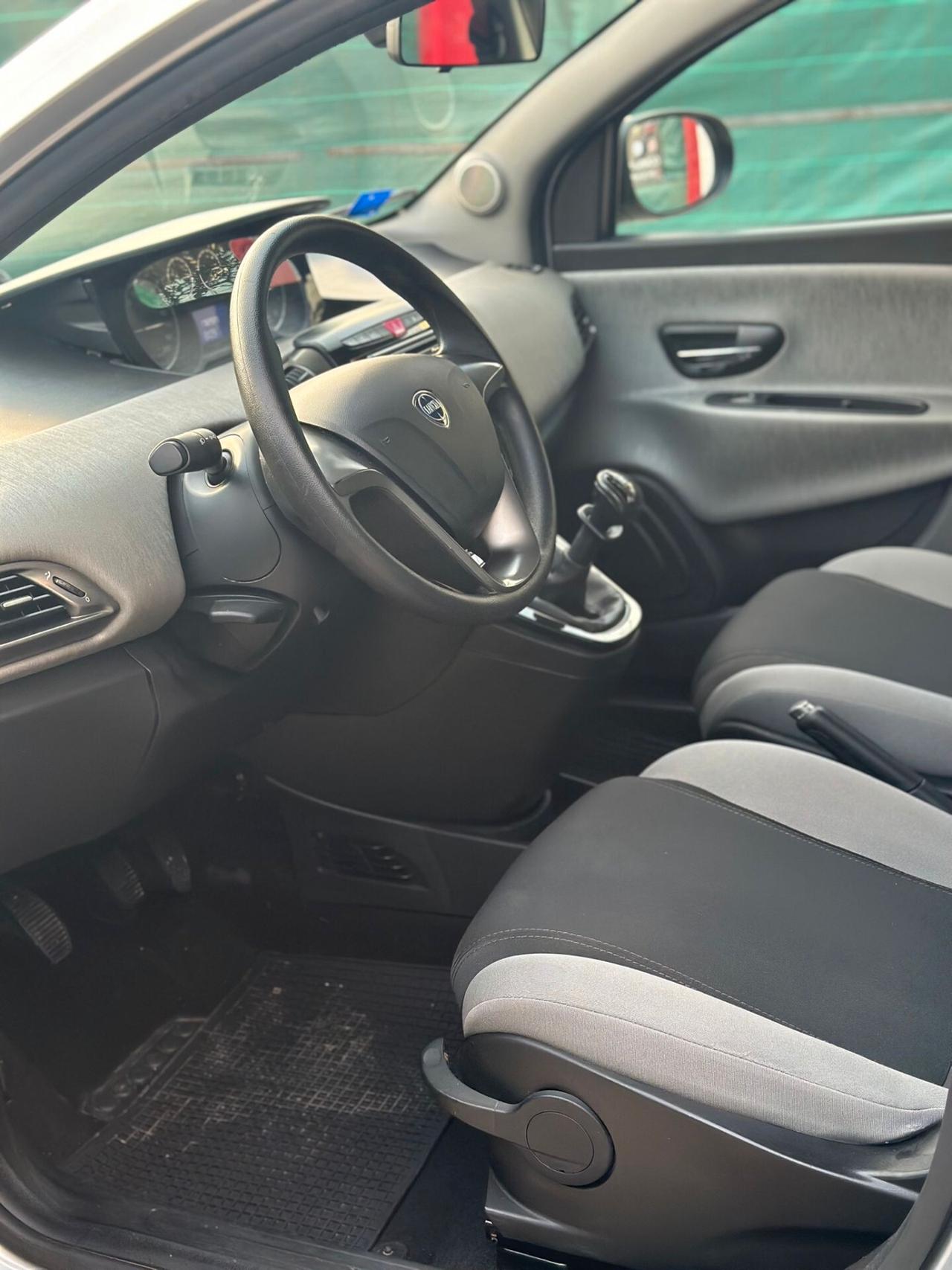 Lancia Ypsilon 1.2 2014 GPL Ecochic Silver