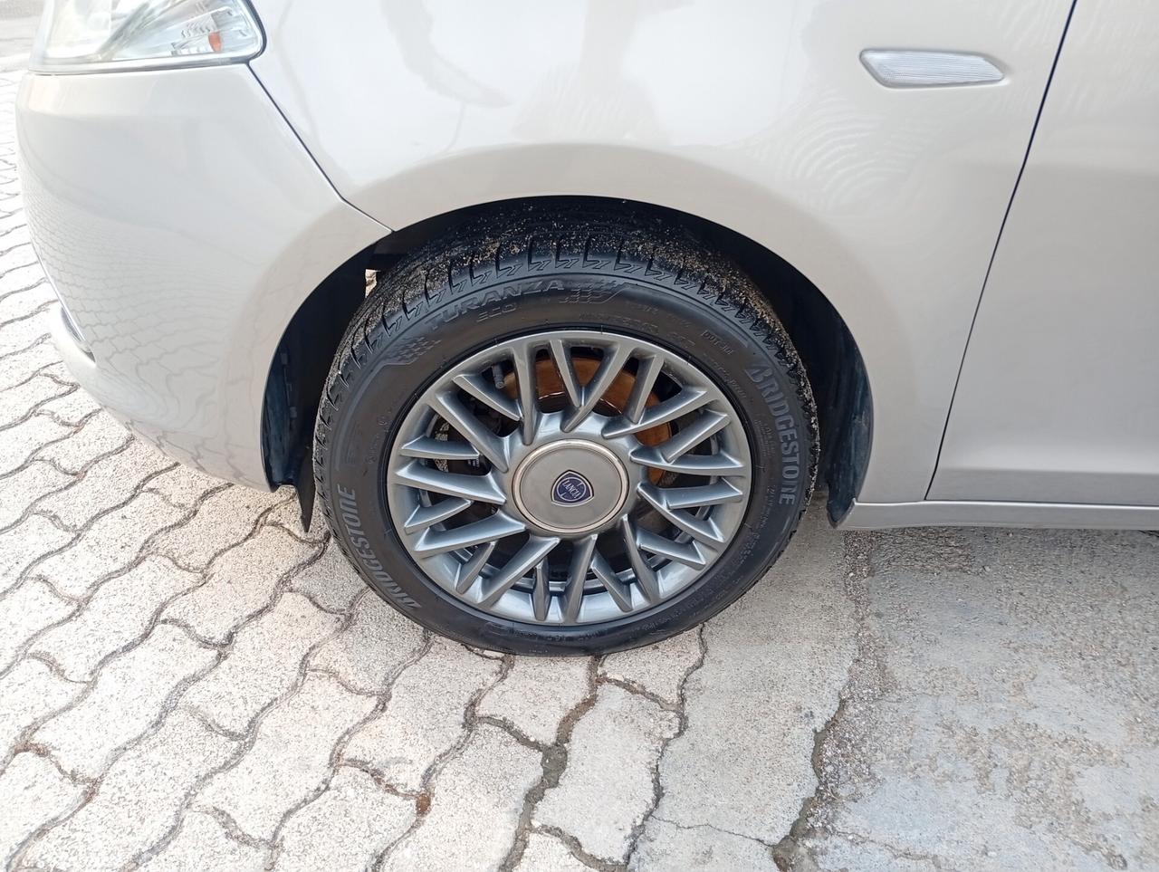 Lancia Ypsilon 1.2 69 CV Unyca